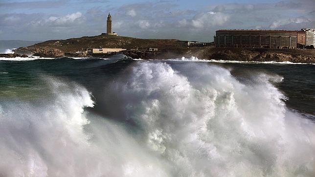 Así se traga el mar el Paseo Marítimo de La Coruña