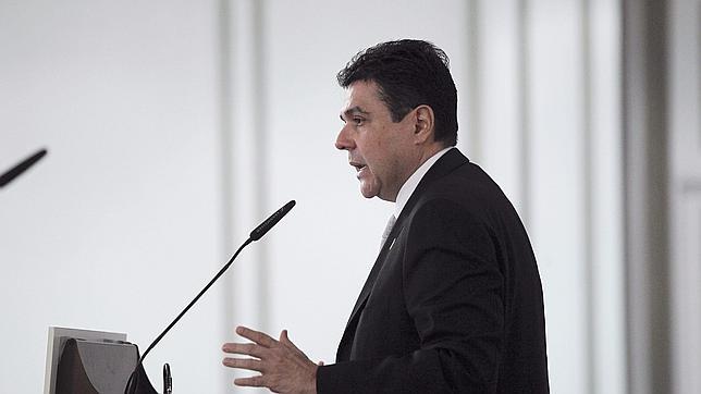 El embajador de Panamá confía en un acuerdo con Sacyr, pero advierte de que el país tiene un «plan B»