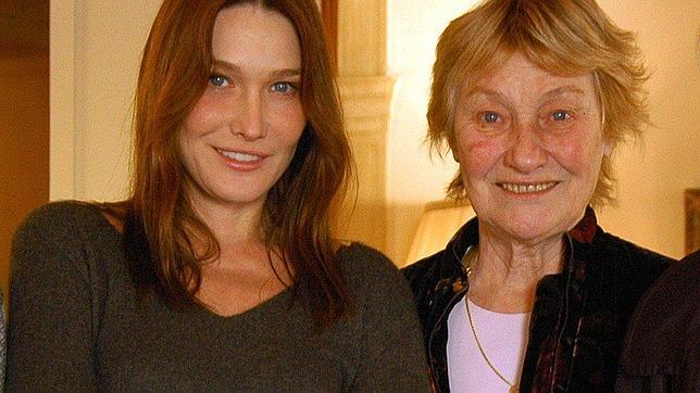 La madre de Carla Bruni califica a Hollande de «patán ridículo»