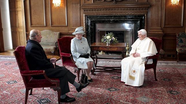 Isabel II visitará al Papa Francisco el 3 de abril