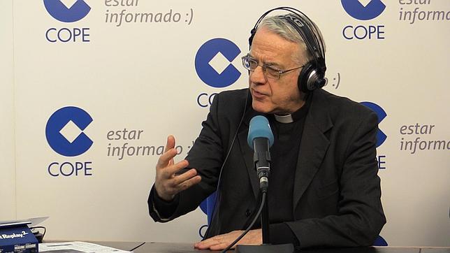 El portavoz del Vaticano asegura que en la Iglesia «no hay una gran revolución en lo sustancial»