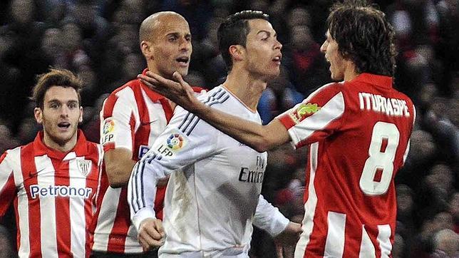 Ayza Gámez cambia su versión sobre la roja a Cristiano