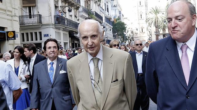 Grisolía: «O la Generalitat asume el diccionario de la AVL o que la quite»