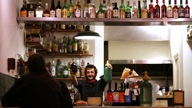La barra del Morri Fi, vermutería de referencia en el centro de Barcelona