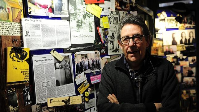 Paco Camarasa, comisario de BCNegra, en su librería