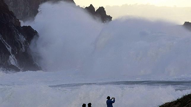 Las olas alcanzaron los diez metros de altura en Valdoviño