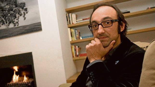 Agustín Fernández Mallo: «Nos desdoblamos todo el tiempo entre alguien que muere y alguien que vive»