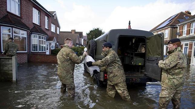 Tormenta política en el Reino Unido por las inundaciones