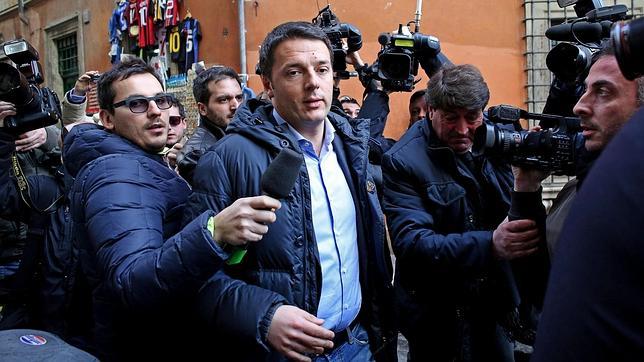 Renzi agradece a Letta «los servicios prestados» y demanda un nuevo Gobierno