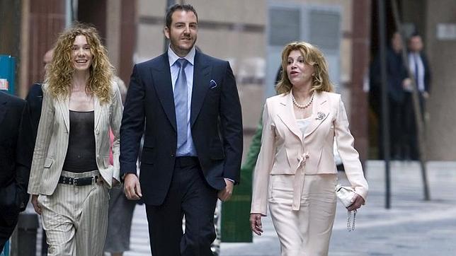 La baronesa Thyssen: «Me sentí muy feliz de poder abrazar a mi hijo»