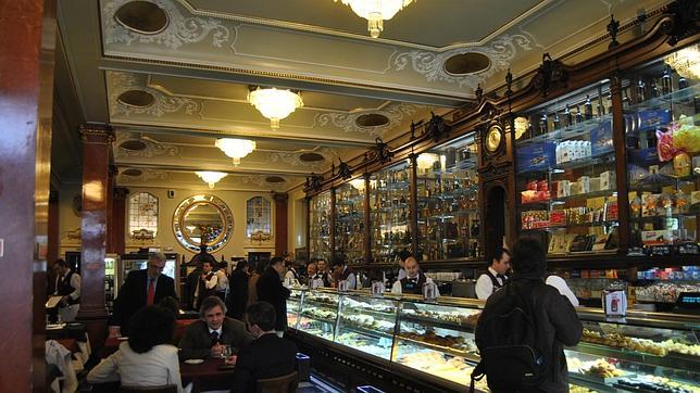 El café Versailles sigue siendo uno de los más elegantes de Lisboa