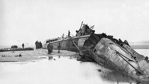 23-9-1917, un submarino alemán en las playas francesas de Calais / ARCHIVO ABC