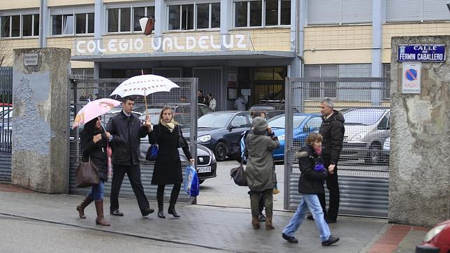 Padres del Valdeluz: «Esto pasa en muchos colegios, y sólo se habla de este»
