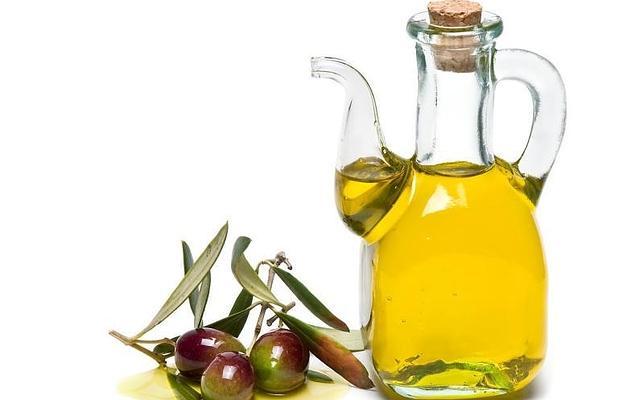 España pide a Bruselas que incluya el aceite de oliva y las aceitunas en planes de reparto de alimentos en las escuelas
