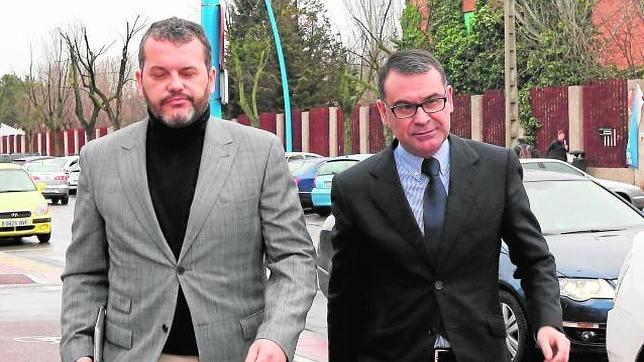 El alcalde de Parla, multado cuando iba en coche oficial a una protesta sanitaria