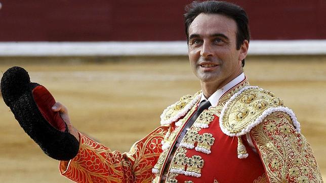Enrique Ponce, en una vuelta al ruedo triunfal