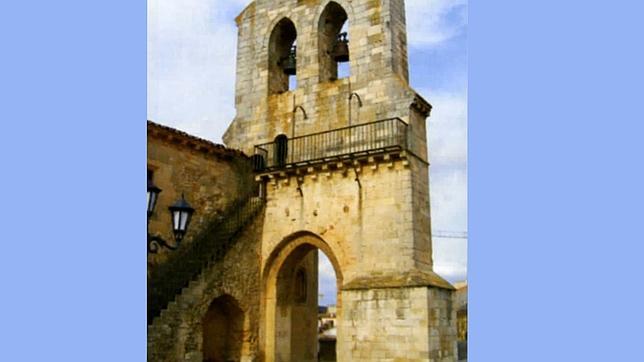 Espadaña exterior de la iglesia de la Natividad