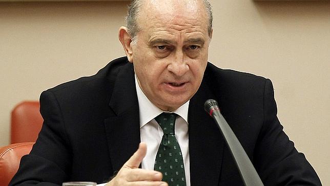 El Congreso rechaza cesar a Fernández Díaz con la abstención de PSOE y UPyD