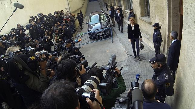 La Infanta Cristina: «Nosotros no hemos pagado en negro a nadie»