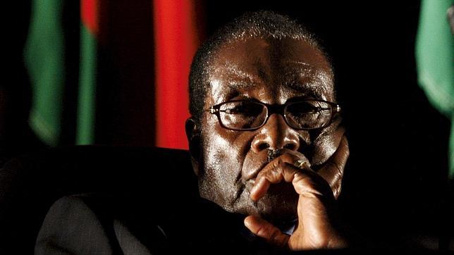 Mugabe, a sus noventa años, no quiere jubilarse