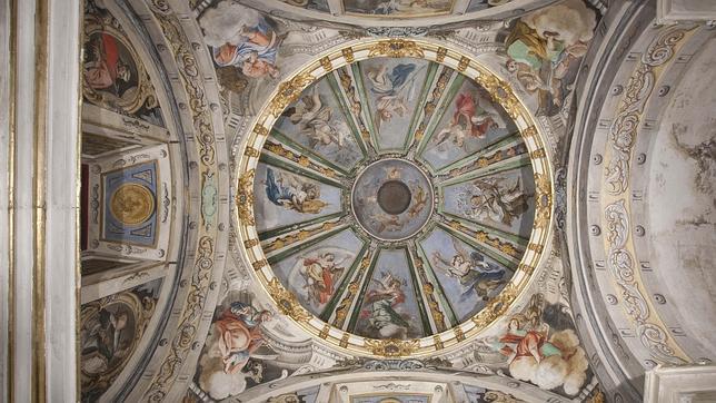 Hallan unas bóvedas y pinturas del s. XVII en la restauración de una iglesia de Vallecas