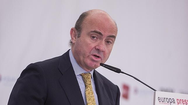Guindos cree que la subida de la nota de España es positiva pero que queda trabajo por hacer