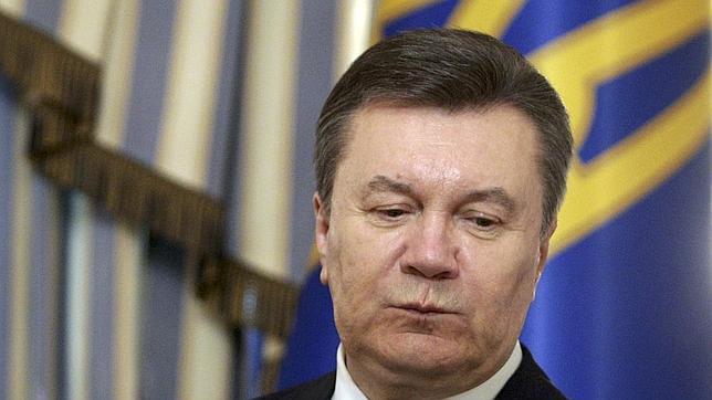 El Parlamento cesa a Yanukóvich y convoca elecciones en mayo en Ucrania