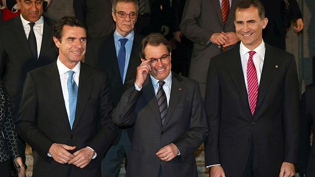 El Príncipe destaca ante Mas el éxito de la «colaboración institucional» en el MWC