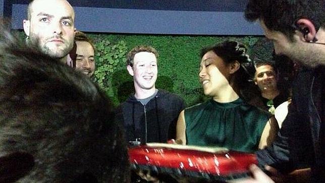 Zuckerberg y Koum, juntos de fiesta por Barcelona
