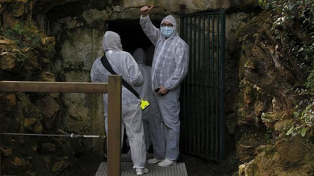 Los primeros visitantes de Altamira, emocionados por la fuerza de las pinturas