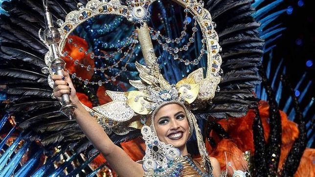 El Carnaval ya tiene reina: Amanda Perdomo triunfa en Santa Cruz de Tenerife