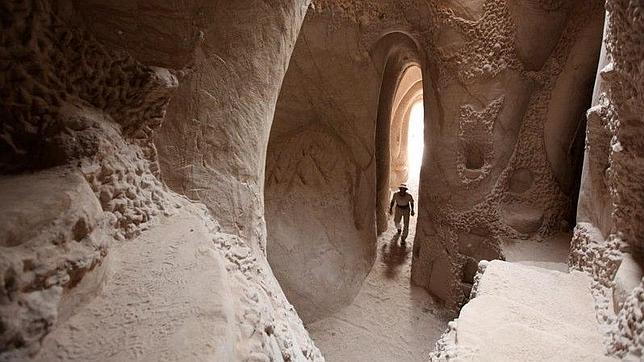 El hombre extraordinario que ha excavado una «capilla sixtina» con sus manos