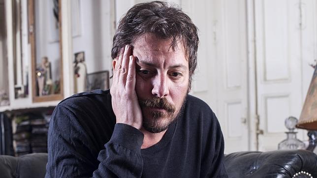 Ray Loriga: «¿Y si miras el presente con cara de risa? Probablemente sea todo una broma infinita, como decía Wallace»