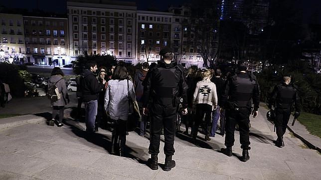 El Defensor del Pueblo reprueba las multas al «botellón» de Madrid