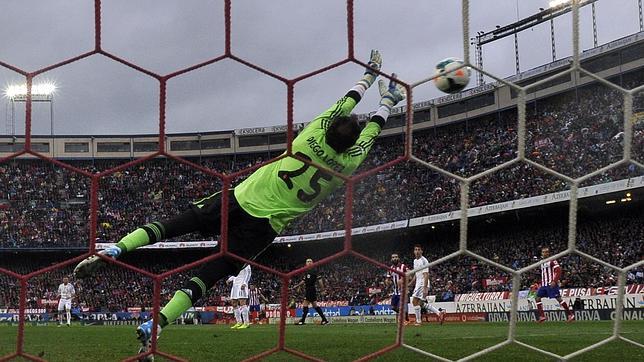 Diego Lopez vs. Iker Casillas, vuelve el eterno debate