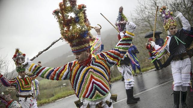 Estos personajes llevan mucha historia en sus disfraces