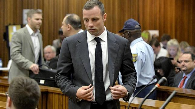 Una vecina de Pistorius declara que oyó gritos y disparos la noche de la muerte de su novia