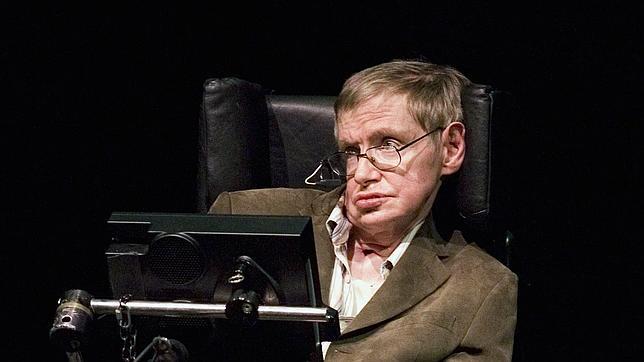 Finisterre homenajea a Stephen Hawking bautizando una plaza con su nombre