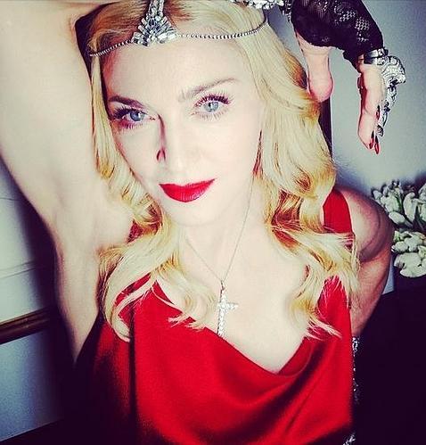 Madonna acude a la fiesta de los Oscar con mil quilates en joyas