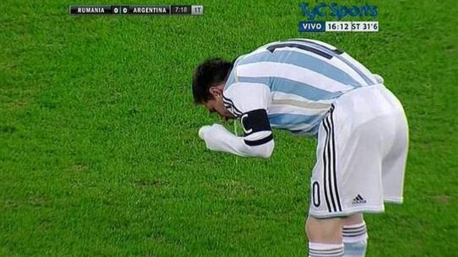 Messi vuelve a vomitar durante el Rumanía-Argentina