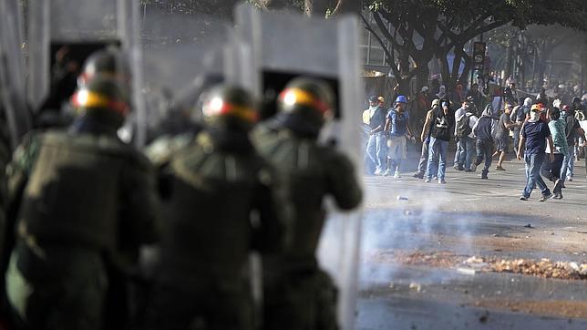 Maduro recuerda a Chávez cargando contra EE.UU.