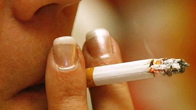 Polémica en un colegio de Peterborough en el que se permite fumar a los menores