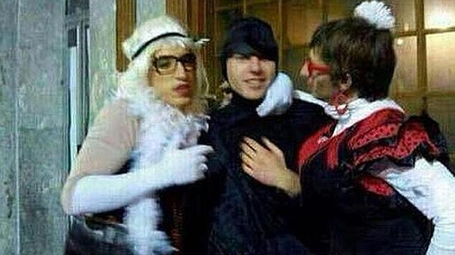 «Batman» Illarramendi pide perdón por correr delante de una vaquilla