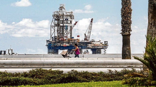 España se lanza a buscar su oro negro