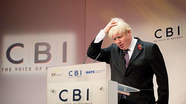 Prohibir minifaldas o los helados a medianoche: las propuestas más insólitas de los alcaldes