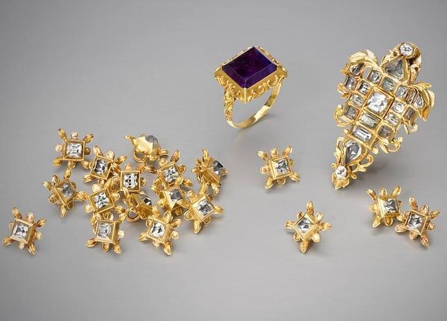 Joyas rescatadas de dos galeones hundidos