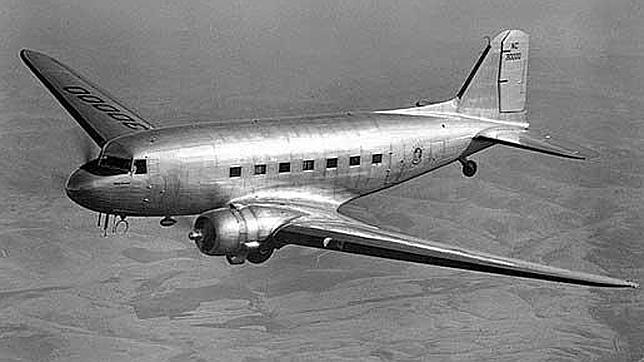 Un DC-3 volando como el que desapareció en 1948