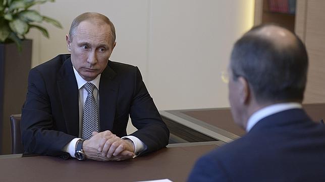 Putin se entrevista con su ministro de Exteriores, Serguéi Lavrov