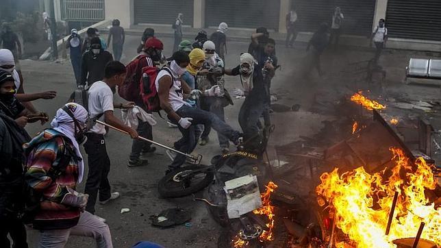 Las últimas protestas contra Maduro se cobran tres vidas en Venezuela