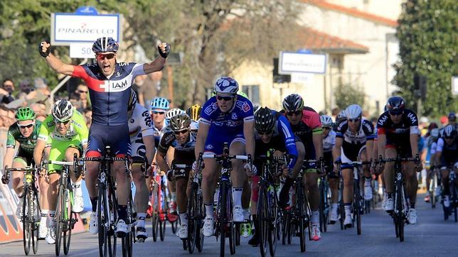 Pelucchi sorprende en velocidad